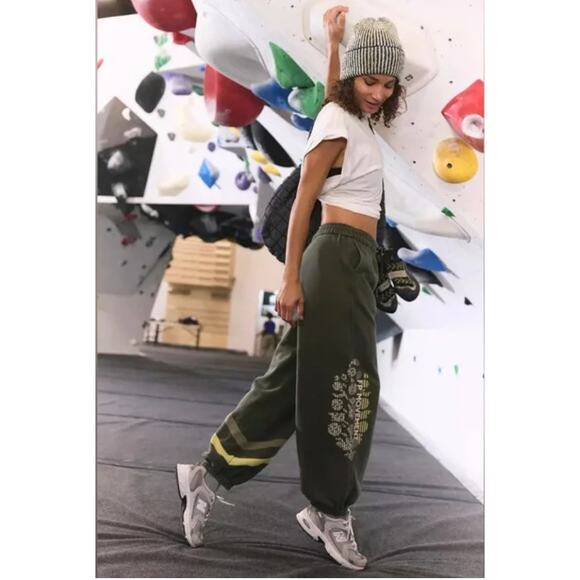 Free People Movement All Star Logo Pants Large NEW - Picture 1 of 6
